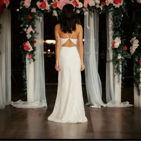 🌹NEW🌹White Lace Overlay Keyhole Back Elegant Feminine Size 12 Wedding Dress - Picture 3 of 13